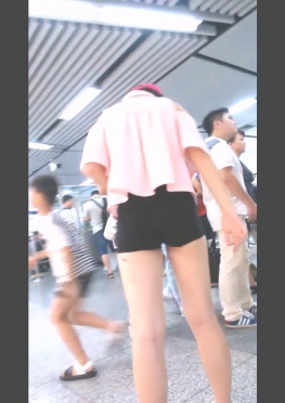 65441-65445魔镜街拍第一站牛仔热裤短裤美女视频