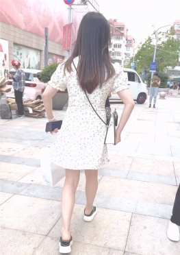 68478-68479逛街的短裙白腿小姐姐视频