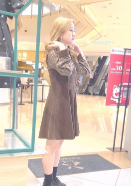 68528逛商场的小姐姐视频