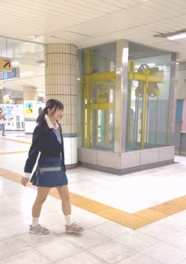 68375圆脸双马尾很可爱的jk短裙长腿小姐姐视频