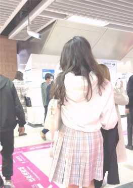 68507坐车的jk短裙长腿女孩视频