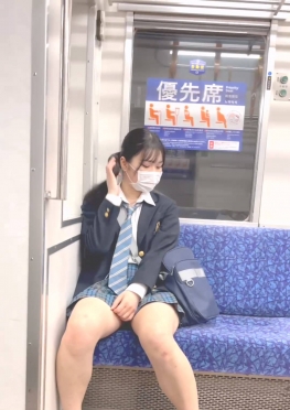 68370戴着口罩坐在我对面的jk短裙小姐姐眼神说什么视频