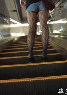 59677热裤网袜长腿美女视频